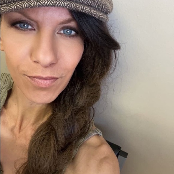 Meet your Posher, Peggy - Picture 3 of 4